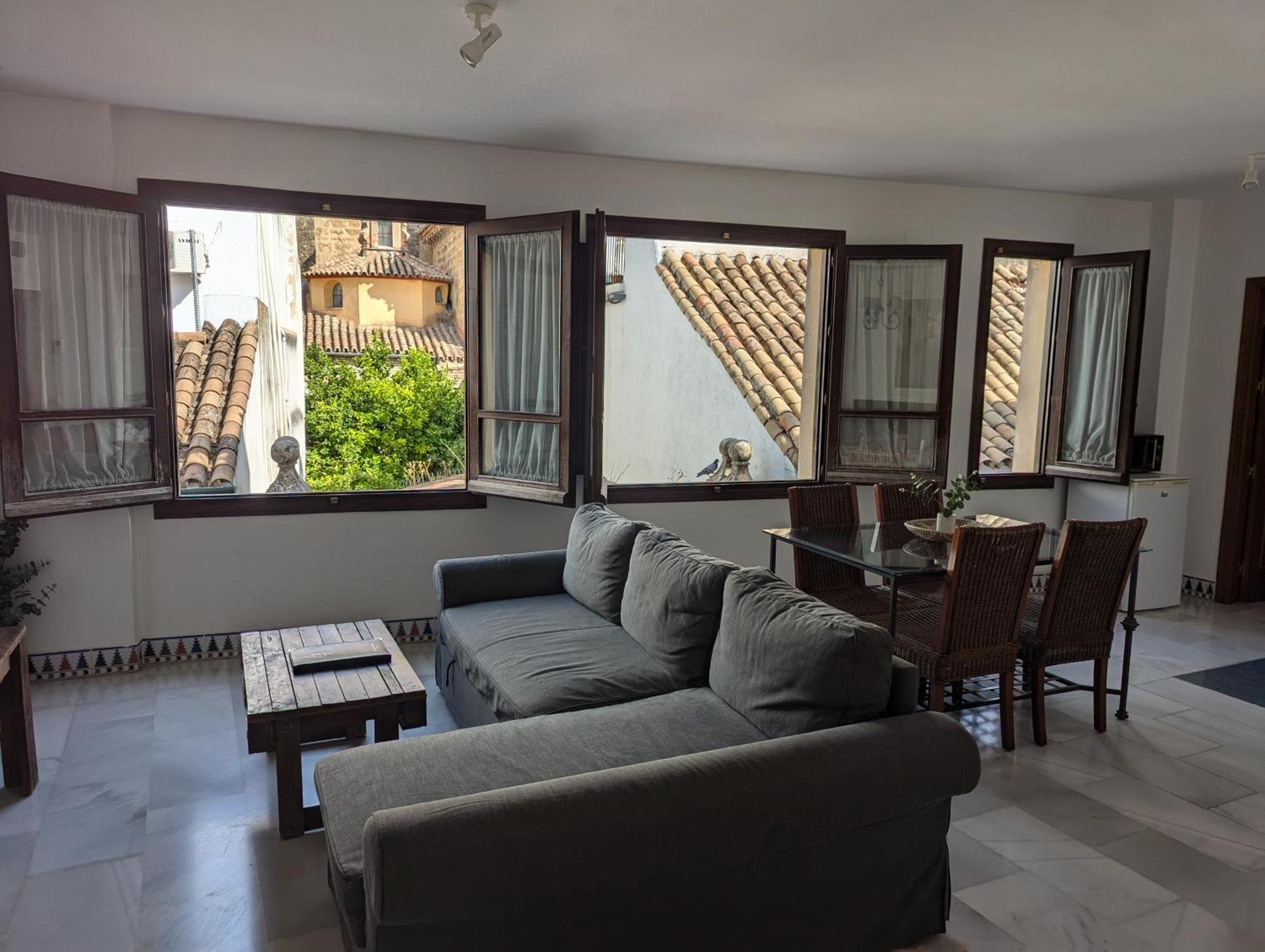 Apartamentos Plaza กอร์โดบา ภายนอก รูปภาพ